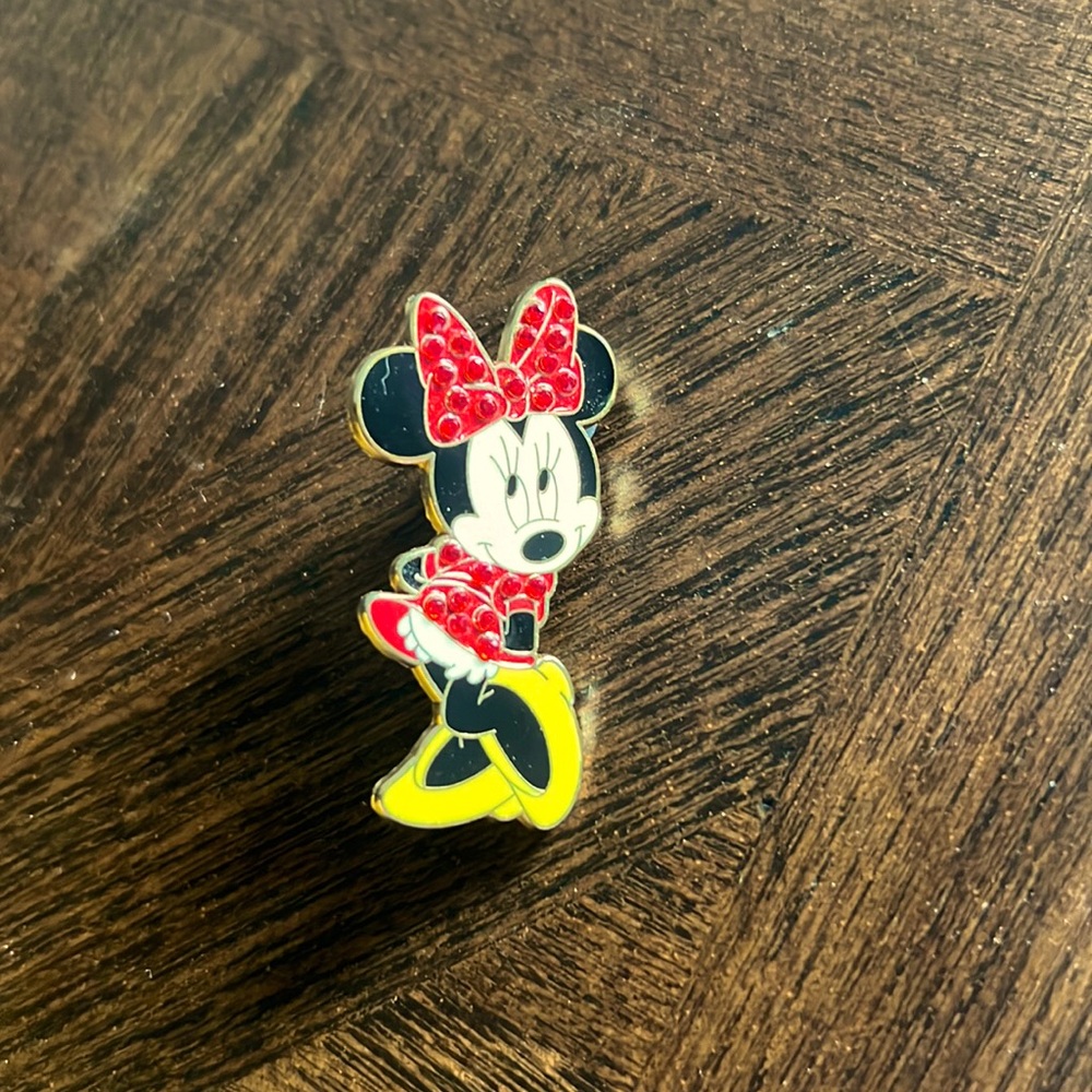 Minnie Mouse pin
